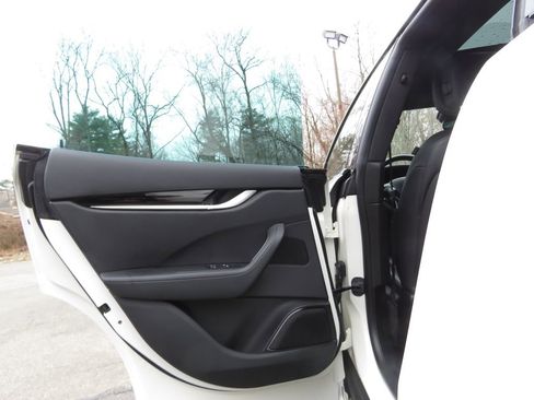 Used 2023 Maserati Levante Modena image 19