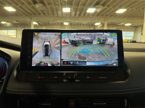 Used 2024 Nissan Rogue Platinum w/ Platinum Premium Package image 18