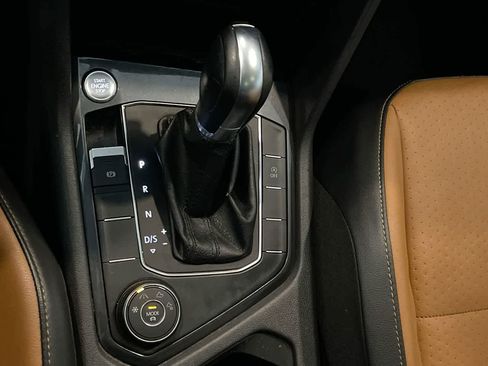 Used 2019 Volkswagen Tiguan SE w/ Panoramic Sunroof Package image 18