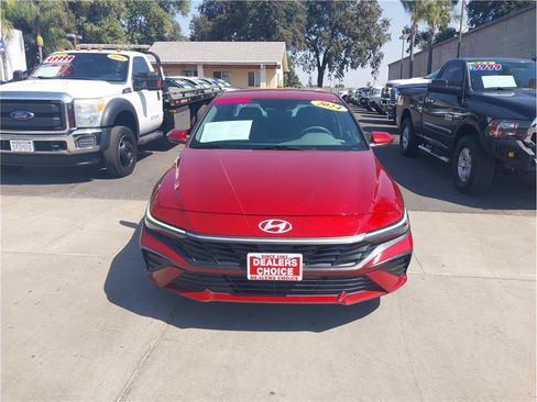 Used 2024 Hyundai Elantra SE FWD image 2