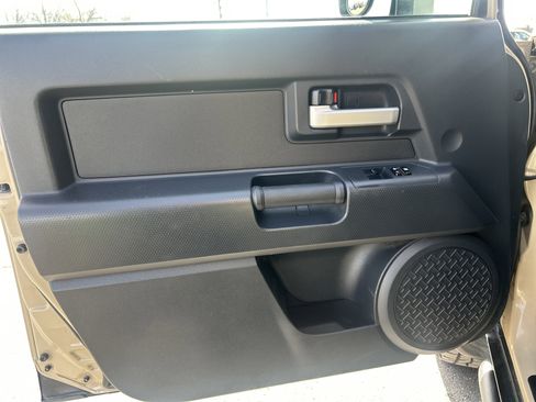 Used 2012 Toyota FJ Cruiser 4WD w/ Convenience Pkg image 12