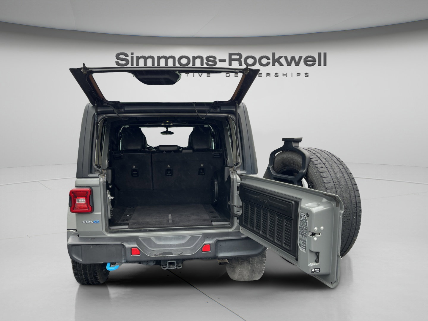 Used 2023 Jeep Wrangler Unlimited Sahara AWD/4WD image 11