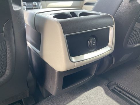 Used 2022 Kia Carnival LX image 25