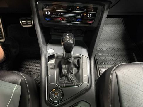 Used 2022 Volkswagen Tiguan SE R-Line AWD/4WD image 39