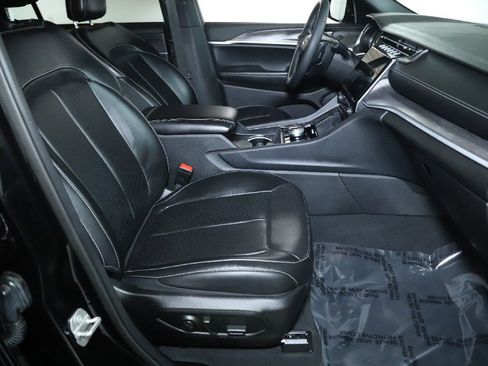 Used 2024 Jeep Grand Cherokee L Limited w/ Luxury Tech Group II image 37