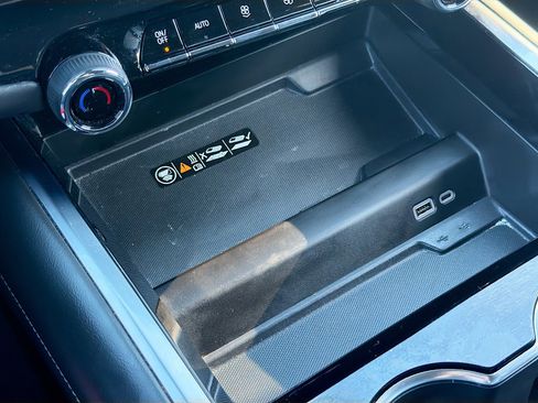 Used 2025 Chevrolet Tahoe LT AWD/4WD image 30