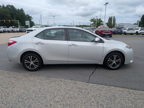 Used 2016 Toyota Corolla LE FWD image 6