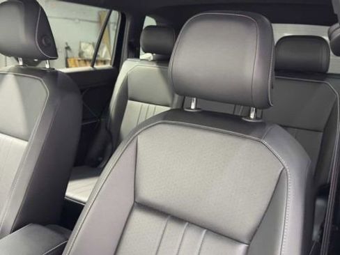 Used 2024 Volkswagen Tiguan SE R-Line image 24