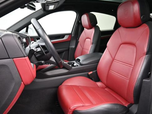 Certified 2024 Porsche Cayenne Coupe AWD/4WD image 5