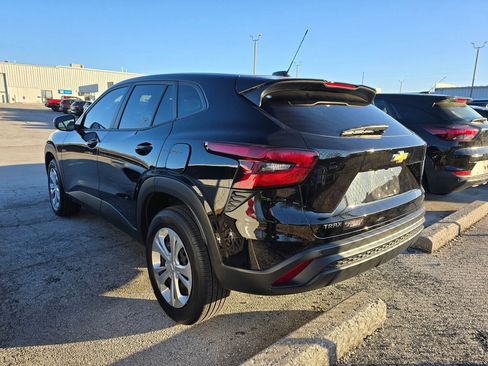Used 2025 Chevrolet Trax LS w/ Driver Confidence Package image 4