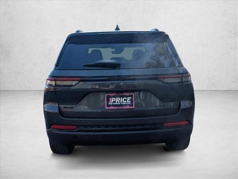Used 2023 Jeep Grand Cherokee Altitude image 5