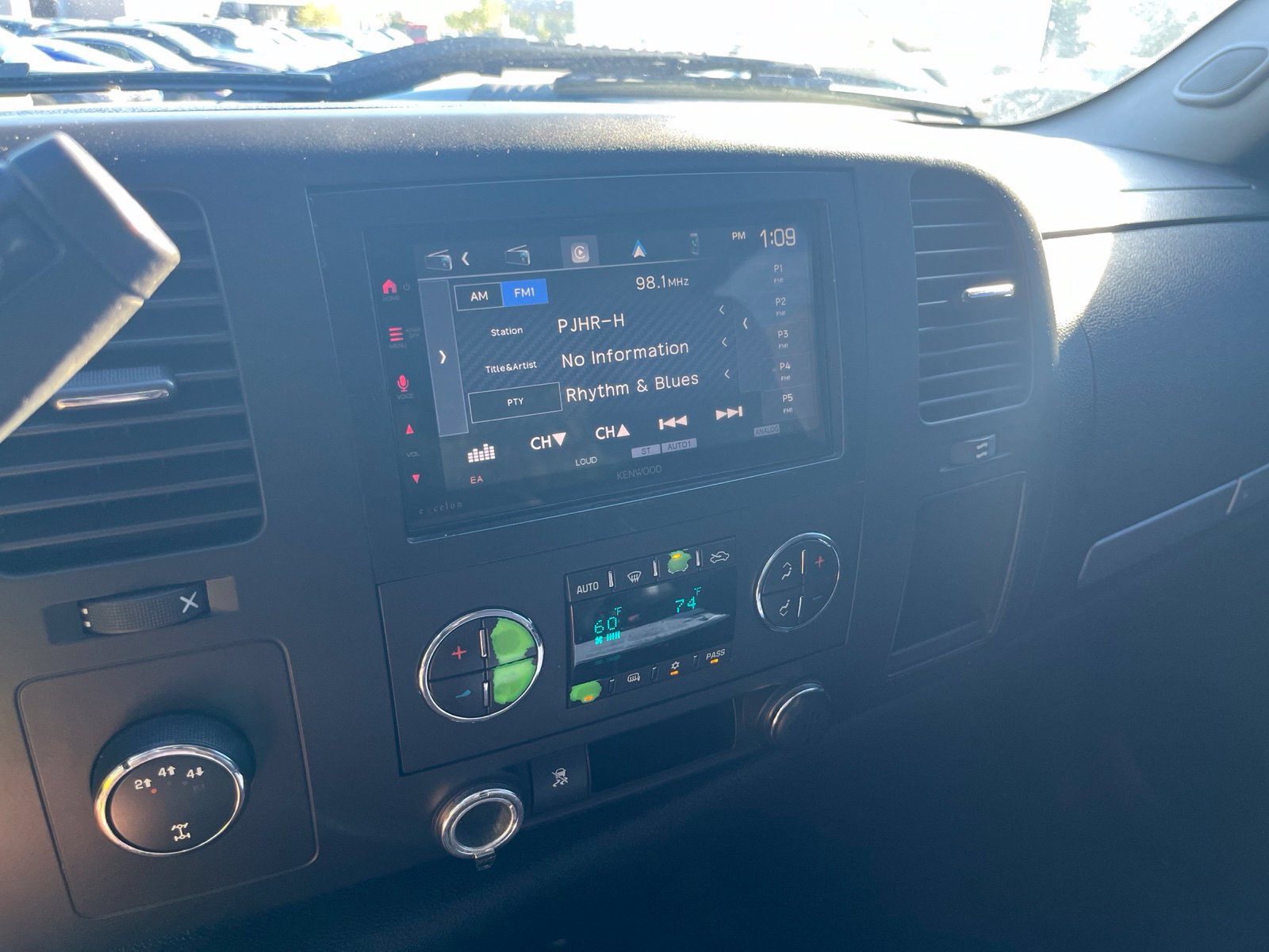 Used 2010 Chevrolet Silverado 2500 LT w/ Interior Plus Package AWD/4WD image 21
