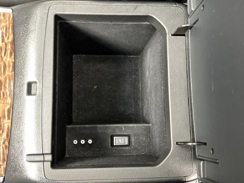 Used 2017 Nissan Armada Platinum w/ Captain Seat Package image 28