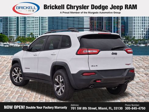Used 2015 Jeep Cherokee Trailhawk w/ Comfort/Convenience Group AWD/4WD image 3