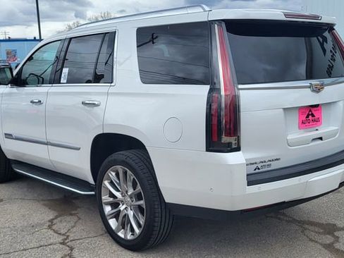 Used 2019 Cadillac Escalade Luxury AWD/4WD image 9
