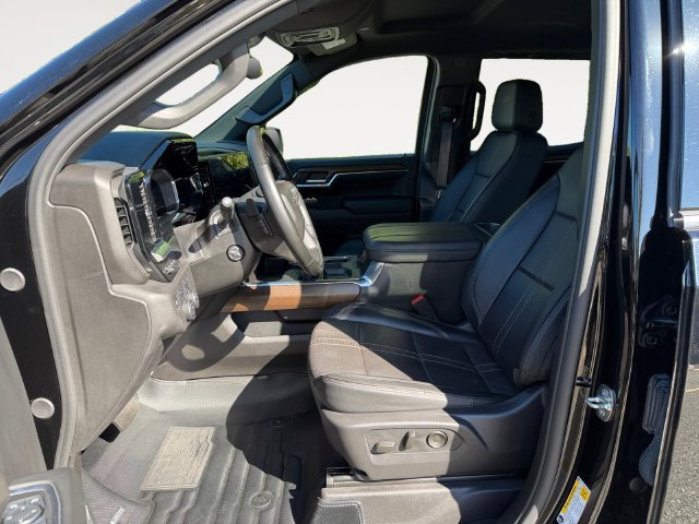 Used 2024 Chevrolet Silverado 1500 High Country w/ Midnight Edition AWD/4WD image 11