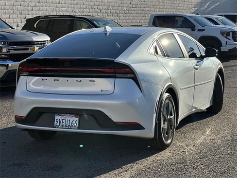 Used 2025 Toyota Prius LE image 4