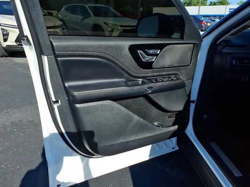 Used 2023 Lincoln Aviator AWD w/ Premium Package image 12