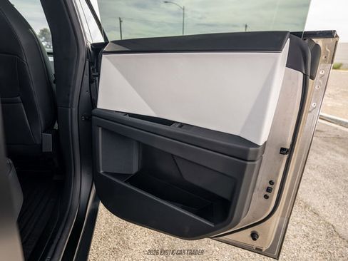 Used 2024 Tesla Cybertruck Cyberbeast AWD/4WD image 22