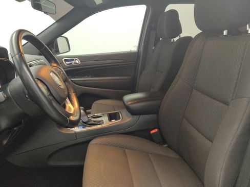 Used 2021 Jeep Grand Cherokee Laredo image 17