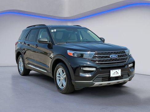 Used 2023 Ford Explorer XLT w/ Equipment Group 202A AWD/4WD image 5