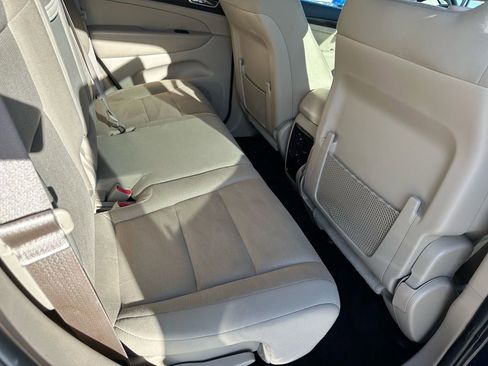 Used 2017 Jeep Grand Cherokee Laredo w/ Quick Order Package 23E image 23