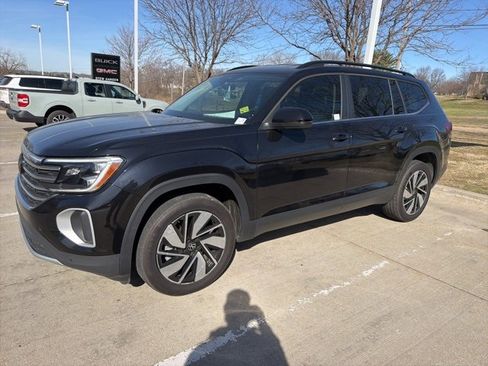 Used 2025 Volkswagen Atlas SE image 1