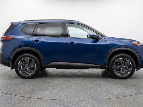 Used 2025 Nissan Rogue SV AWD/4WD image 11