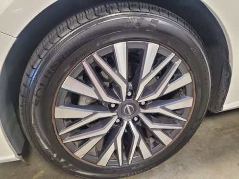 Used 2025 Nissan Altima 2.5 SV FWD image 31