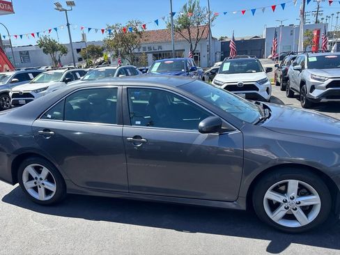 Used 2012 Toyota Camry SE FWD image 3