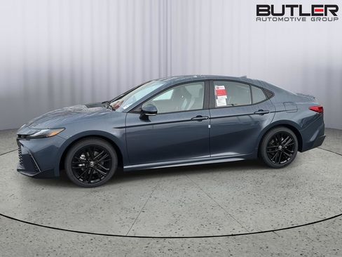 New 2026 Toyota Camry SE FWD image 3