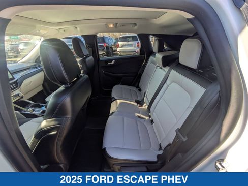 Used 2025 Ford Escape SE FWD image 31