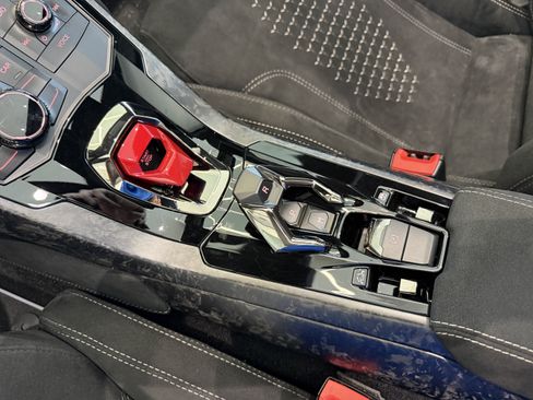 Used 2019 Lamborghini Huracan Performante AWD/4WD image 24