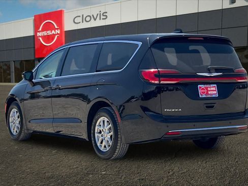Used 2024 Chrysler Pacifica Touring-L FWD image 7