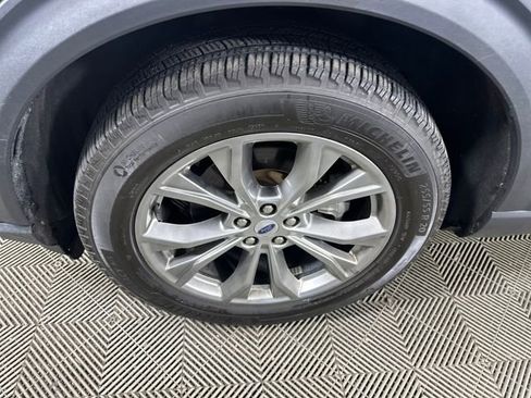 Used 2022 Ford Explorer XLT w/ Equipment Group 202A image 10