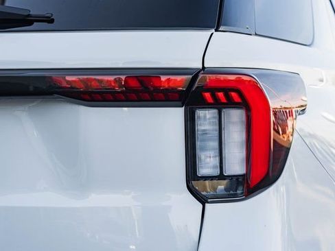 Used 2025 Ford Explorer ST-Line w/ ST-Line Street Pack AWD/4WD image 10