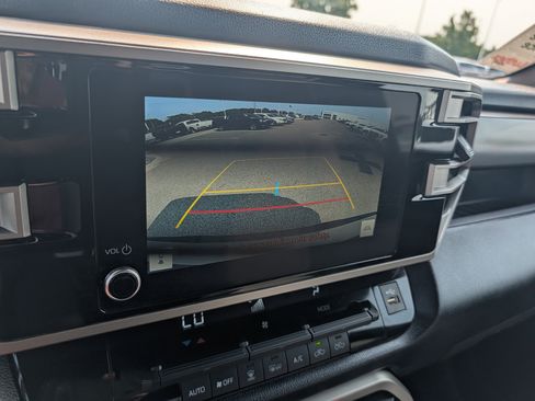Used 2025 Toyota Tundra SR5 AWD/4WD image 27