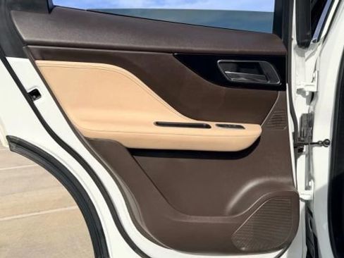 Used 2019 Jaguar F-PACE Prestige image 15