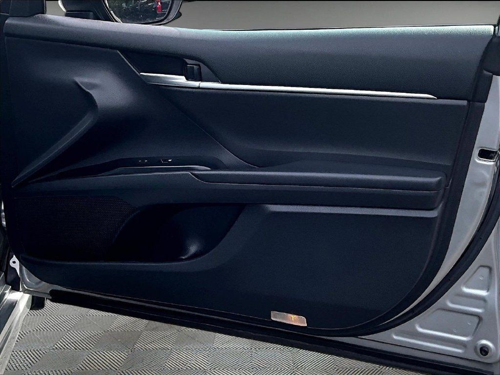 Used 2019 Toyota Camry SE FWD image 11