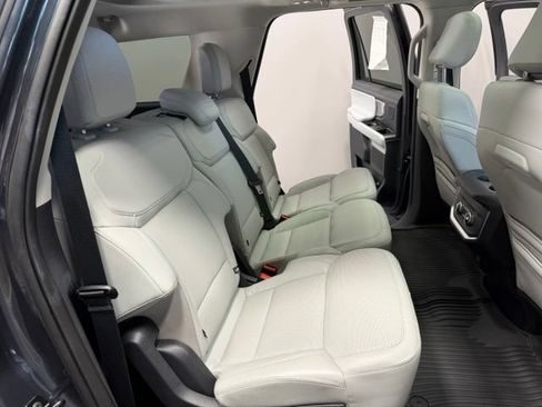 Used 2025 Ford Expedition Max Platinum w/ Driver's Package AWD/4WD image 29