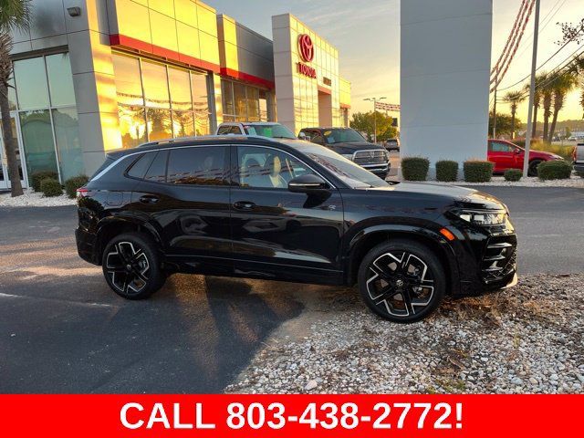 Used 2026 Volkswagen Tiguan SEL R-Line AWD/4WD image 2