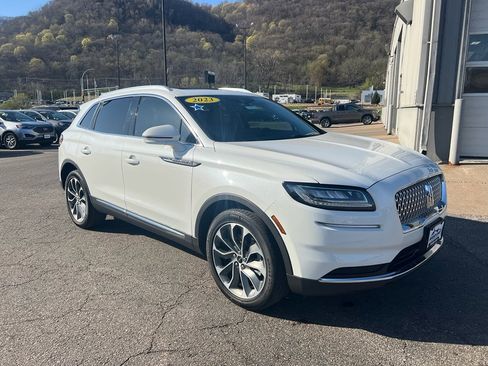 Used 2023 Lincoln Nautilus Reserve AWD/4WD image 3