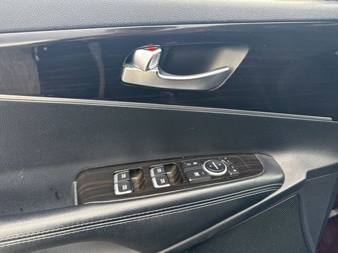 Used 2020 Kia Sorento LX image 9