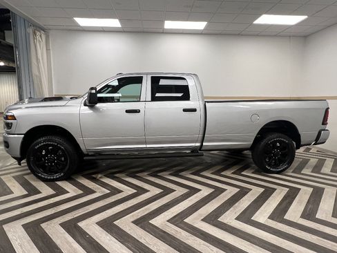 New 2026 RAM 2500 Tradesman AWD/4WD image 3
