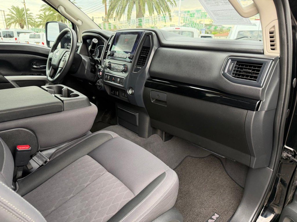 Used 2022 Nissan Titan SV AWD/4WD image 20