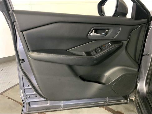 Used 2025 Nissan Rogue SV AWD/4WD image 24