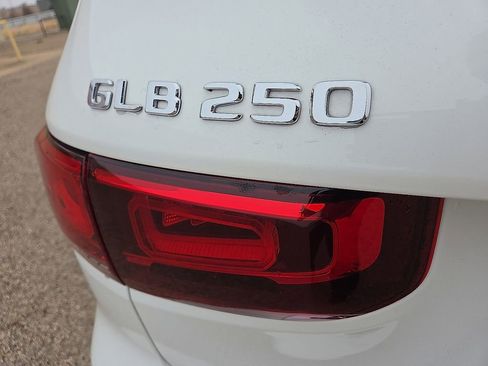 Used 2021 Mercedes-Benz GLB 250 w/ Premium Package image 18