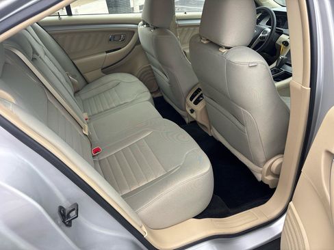 Used 2017 Ford Taurus SE FWD image 21