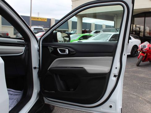 Used 2025 Jeep Compass Limited AWD/4WD image 10