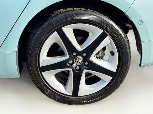 Used 2018 Toyota Prius Four Touring image 32